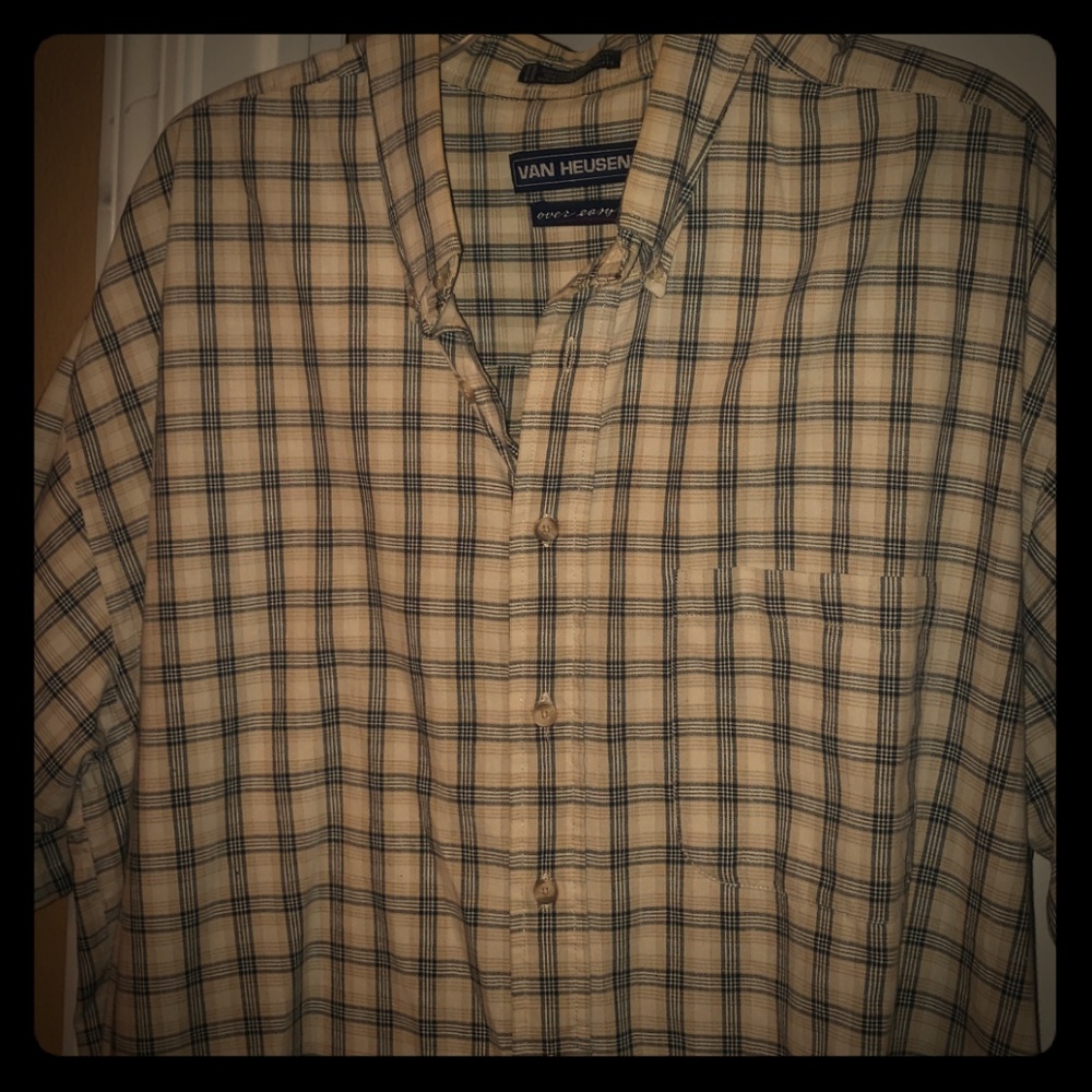 EUC. Short sleeved button down